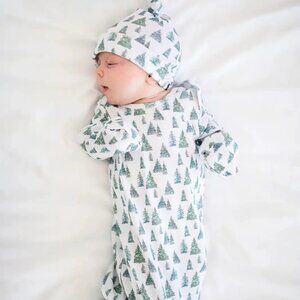 NWT Organic Cotton Christmas Tree Newborn Layette Gown and Hat Set